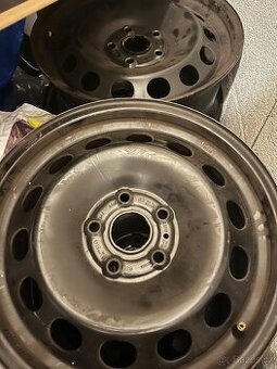 Sada zimních plechových disků Audi 16inch – téměř nové
