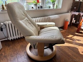 RELAXAČNÍ OTÁČECÍ KOŽENÉ KŘESLO STRESLESS TABURET
