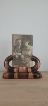 Starý stojan na fotografii. Tvar krab.