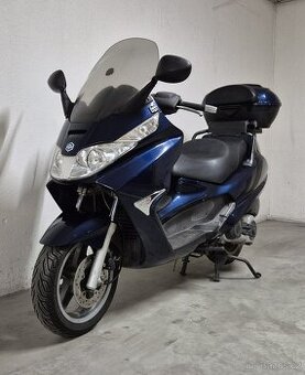 Piaggio X8 400 ie (2006) – Nízký nájezd 26tkm, Top výbava