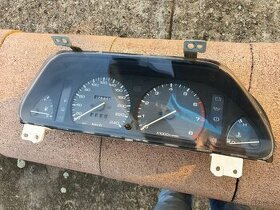 Přistrojový štít budiky palubka Mazda 323 BG