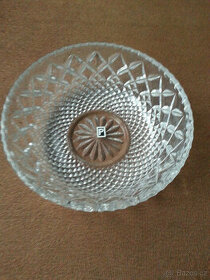 Skleněná mísa lisovaná