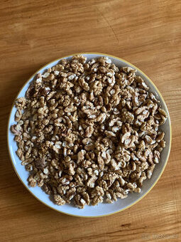 Prodám loupané vlašské ořechy.