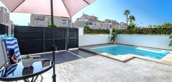 TOP NABÍDKA Moderně zařízený dvoupodlažní dům 4+kk (106 m²) - 1