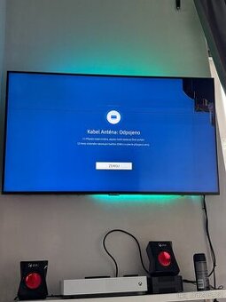 Prodám rozbitou televizi na kterou spadla láhev nahradni dil