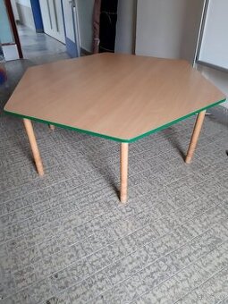 šestihranný stůl pro děti-spěchá-