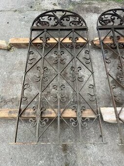 Staré železné mříže