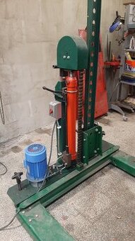 Hydraulický zvedák DDR, 1,5 t