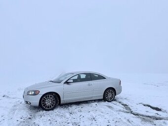 Volvo C70 II 2.4D 132kw D5 Summum - Nové pneu