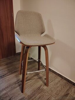Barová otočná židle.