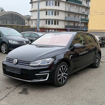Volkswagen e-Golf, egolf elektro dojezd 220km ACC Ojeté, 6/2
