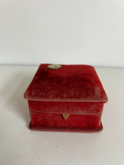 Krabička na dámské kapesní - hodinky.