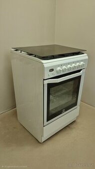 Sporák Indesit – kombinovaný (trouba + varná deska)