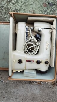 Prodej kufříkový šicích strojů