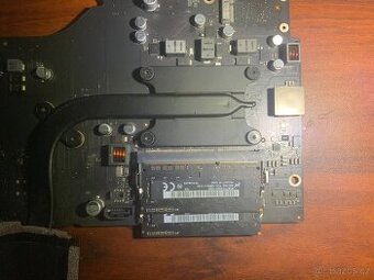 Apple iMac 21.5" 2011 – Logic board + CPU + chladič