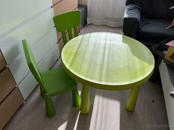 Stolek a 2 židle, sv. zelené, IKEA, pěkný stav