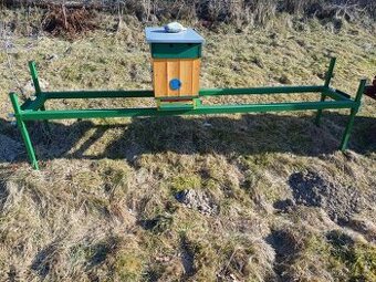 Ponoukám na predaj stojan pod včely,ule