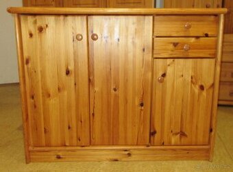 Komoda z borovice s dvířky - celomasiv - Výborný stav