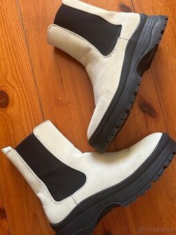 Bile kotnikove boty House