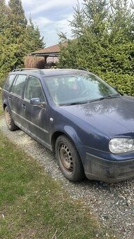 VW Golf (havarovaný)