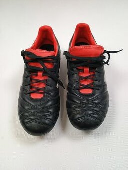 Kožené kopačky na fotbal Adidas 42