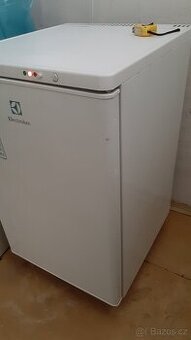 Electrolux mrazák 85cm a šířka 55cm
