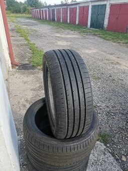 Pneu 215 /45 / R18