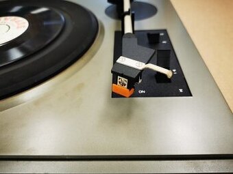 Gramofon Tesla NZC 300