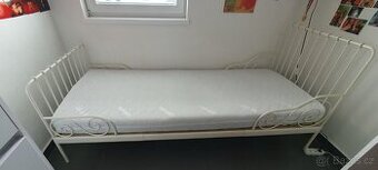 Rostoucí, dětská postel Ikea + 2 rošty a matrace