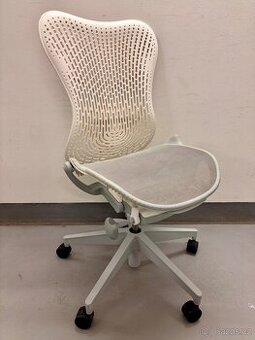 Kancelářská židle Herman Miller Mirra 2