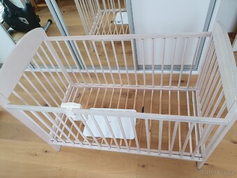 Monitor dechu + 2x postýlka, prostěradla, samolepky na zed