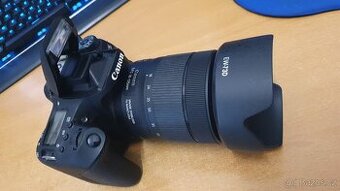 Canon EOS 77D+ Canon EF-S 18-135mm f/3.5-5.6 IS USM