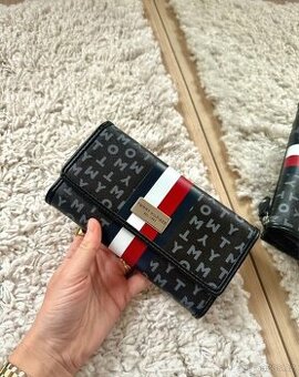 TOMMY HILFIGER ČERNÁ PENĚŽENKA 2