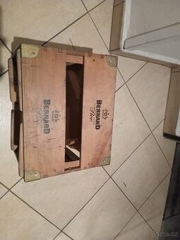 Dřevěné bedny od  piva