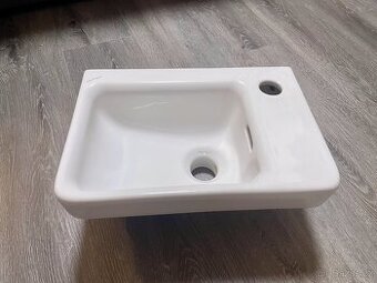 Nepoužité umyvadlo Laufen