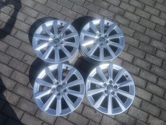 240. Originál Alu kola Audi R16