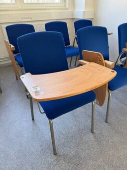 Židle s psací deskou