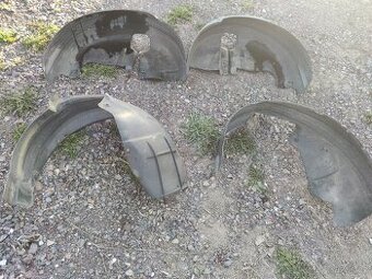 Octavia 1 podběhy / plastové nadkolí