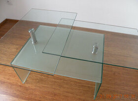 Designový skleněný stůl - 1