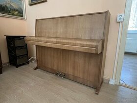 Piano, staré pravidelně laděné a udržované