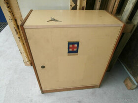 Lékárnička, skříňka dřevěná nábytková se zámkem 1.000 kč - 1