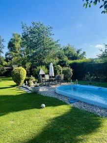 Rodinný dům s krásnou zahradou + bazénem / 150m2 - 1096m2