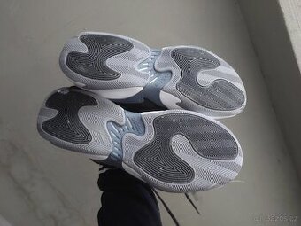 Adidas salovky.
