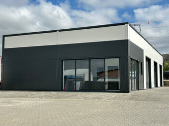 Stavební komerční pozemek 3000m2, novostavba haly u Brna D1