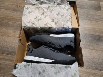 Under Armour turfy nové vel. 43