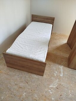 Postel i s matrací - 1