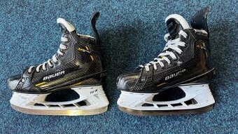 BAZAR - HRÁČSKÉ HOKEJOVÉ BRUSLE BAUER SUPREME M5 PRO INT