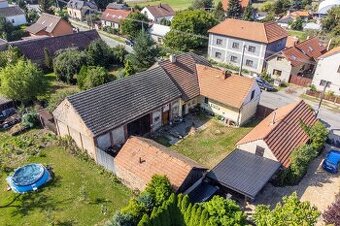 venkovský dům s prostornou stodolou - Záryby, Praha východ