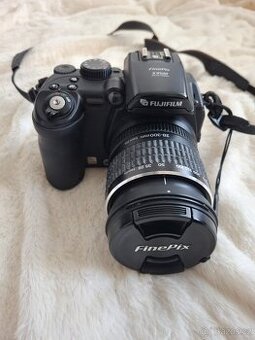 FujiFilm FinePix S9500
