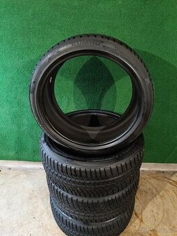 4ks NOVE 225/40/19 Kumho